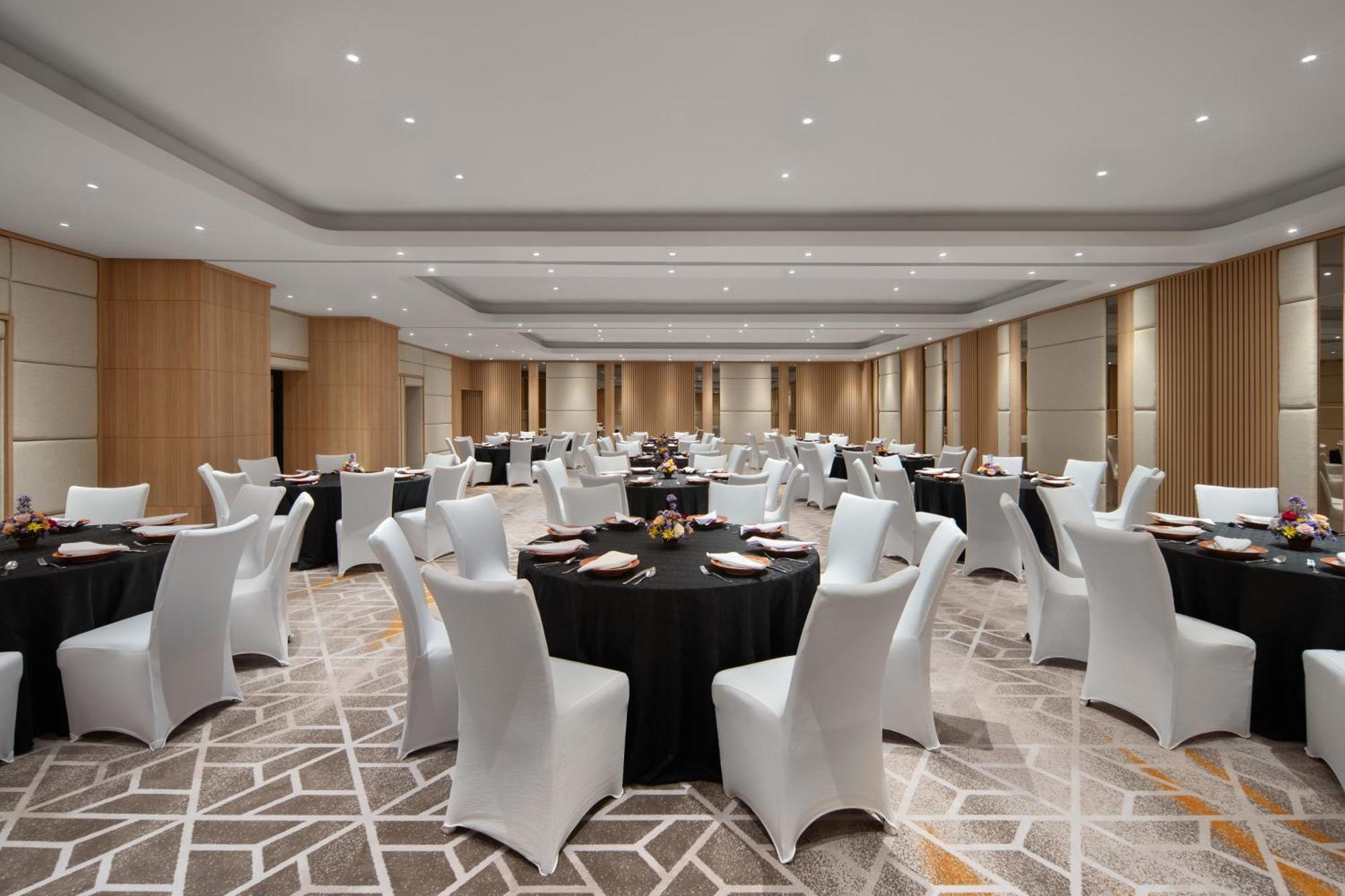 Holiday Inn Express Bali Sunset Road By Ihg Kuta  Exterior photo