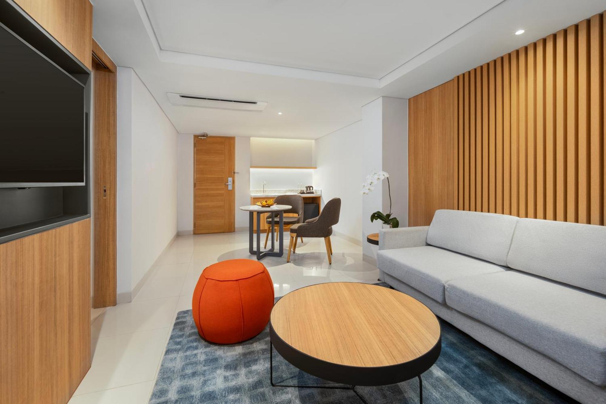 Holiday Inn Express Bali Sunset Road By Ihg Kuta  Exterior photo