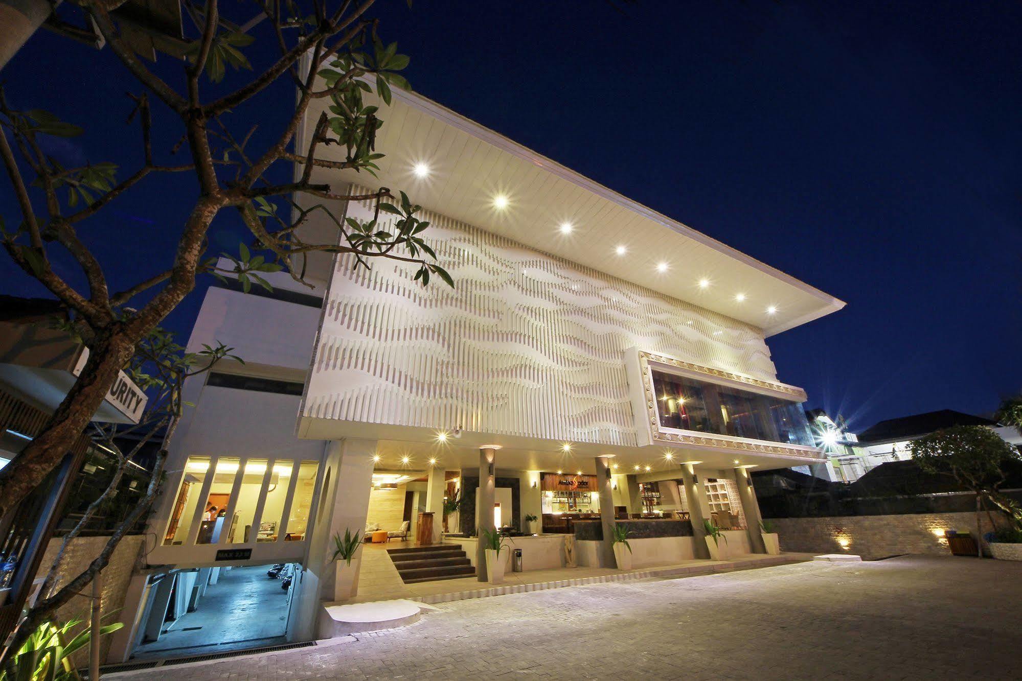 Holiday Inn Express Bali Sunset Road By Ihg Kuta  Exterior photo