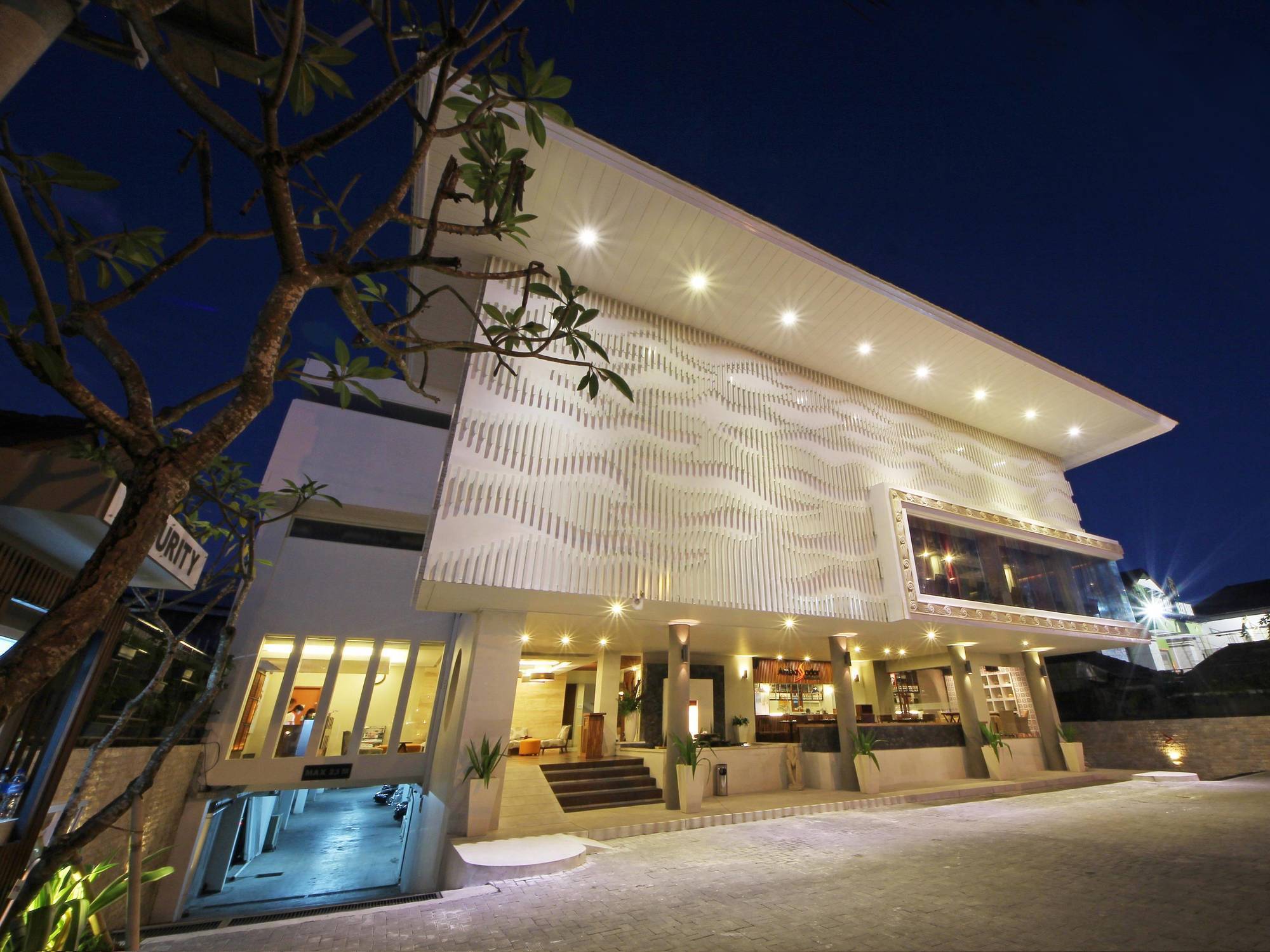 Holiday Inn Express Bali Sunset Road By Ihg Kuta  Exterior photo