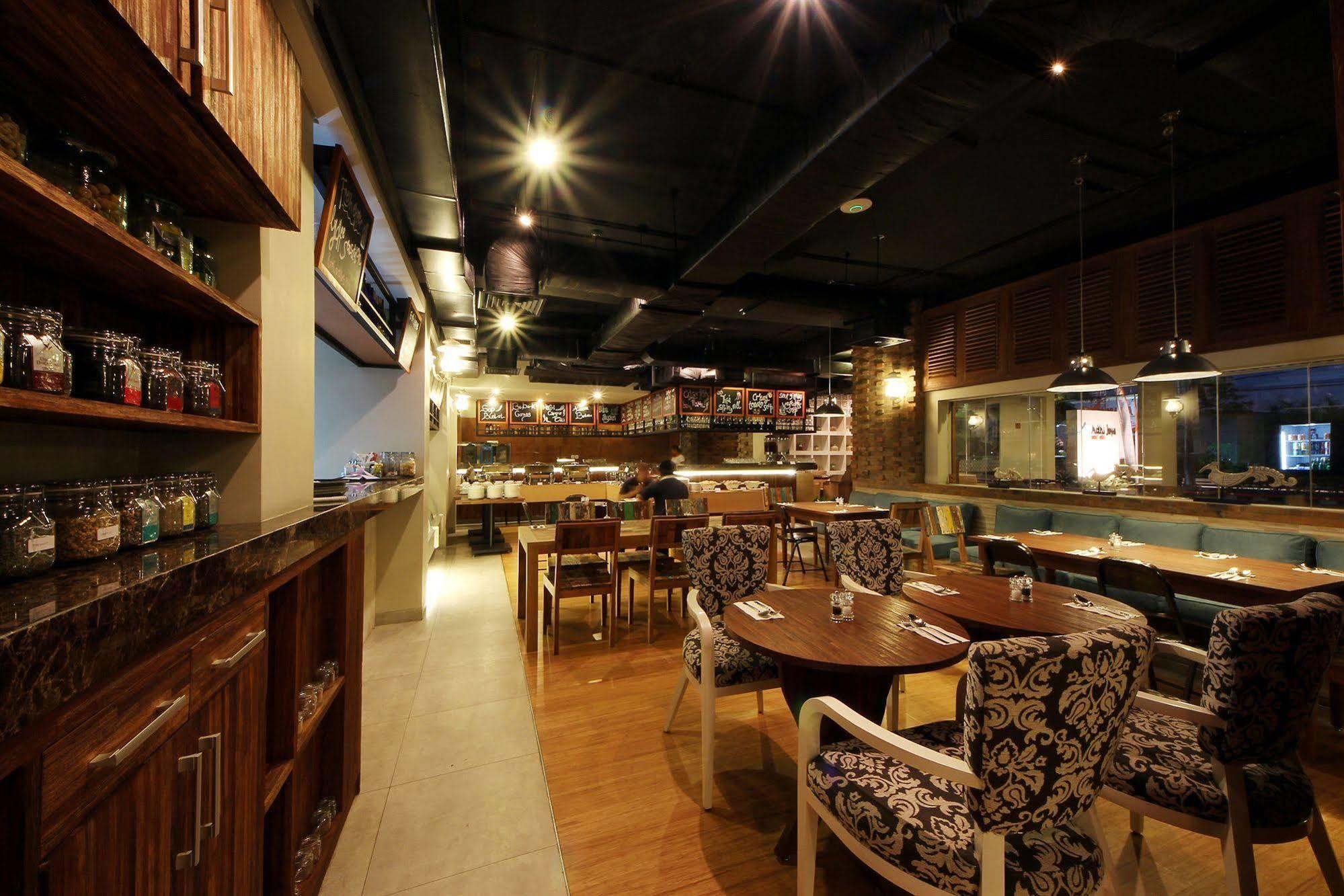 Holiday Inn Express Bali Sunset Road By Ihg Kuta  Exterior photo