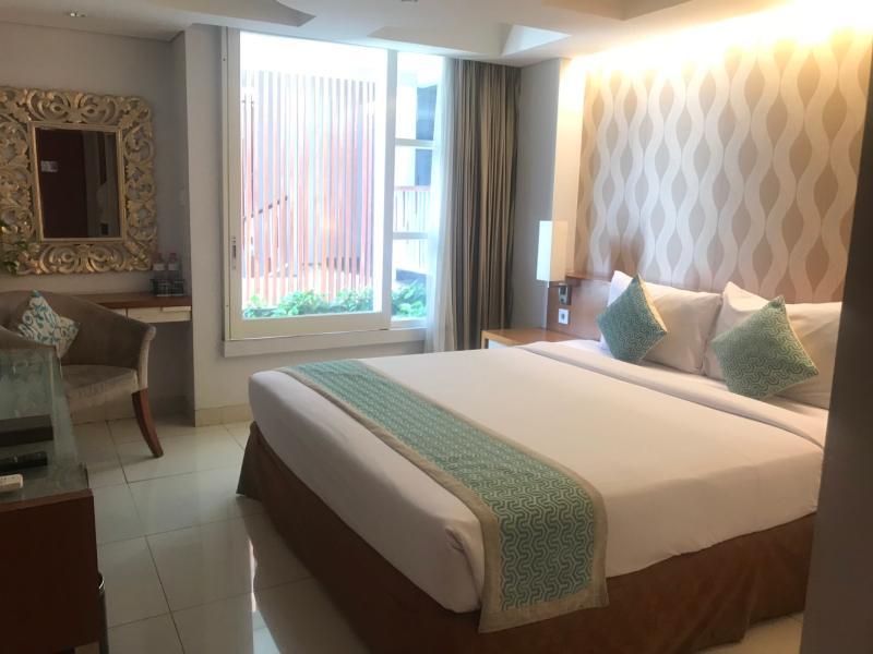 Holiday Inn Express Bali Sunset Road By Ihg Kuta  Exterior photo