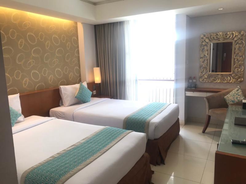 Holiday Inn Express Bali Sunset Road By Ihg Kuta  Exterior photo